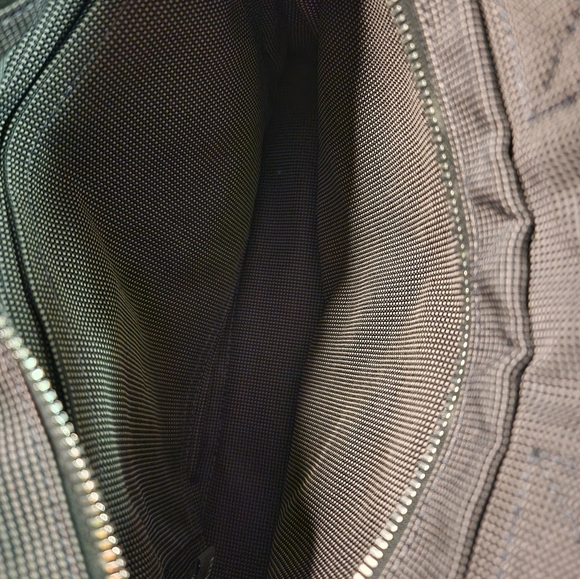 Hermes tote bag with zipper lock with gold hardware, still look like new - Picture 6 of 6